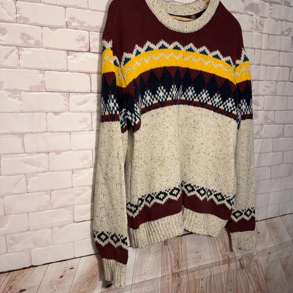 PacSun‎ Burgundy and Yellow Patterned Crewneck Sweater - Picture 2 of 8
